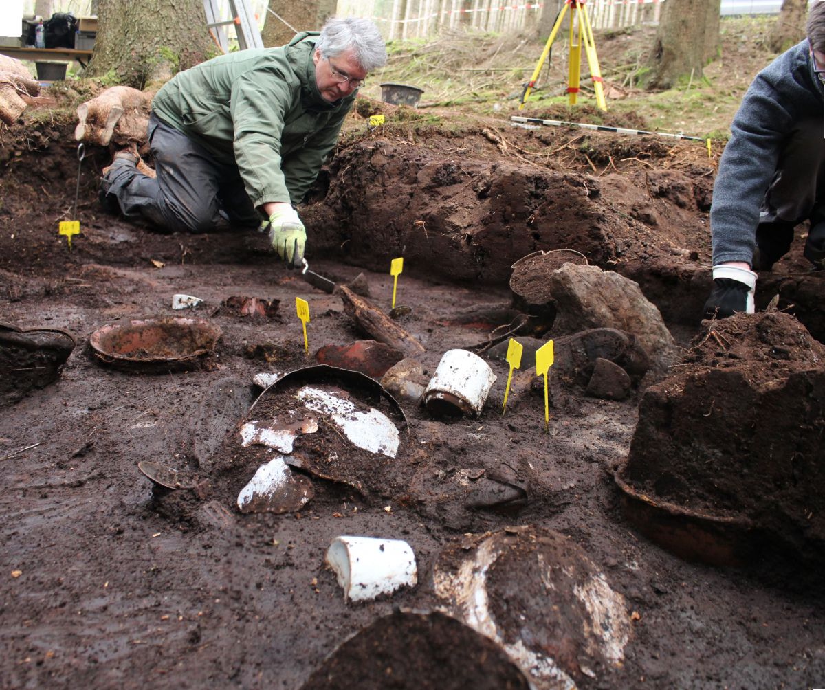 Kriegsendphaseverbrechen im Warsteiner Raum 1945 – Geschichte und Archäologie